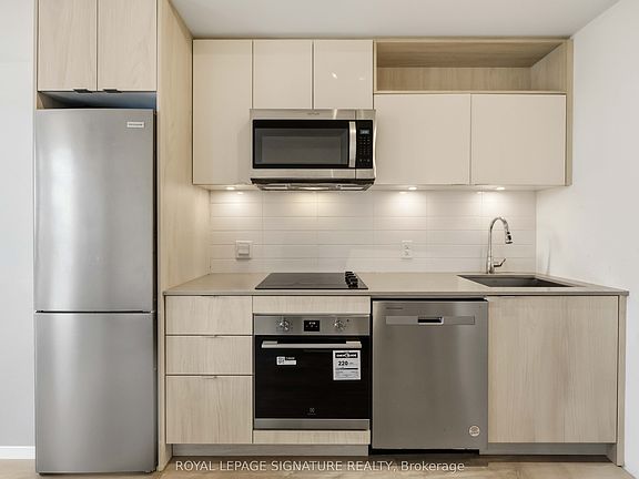 3rd image of 60 Princess St #913
