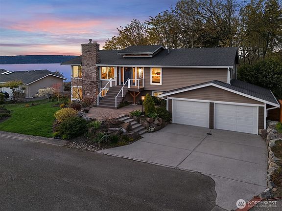 2nd image of 9219 60th Avenue W