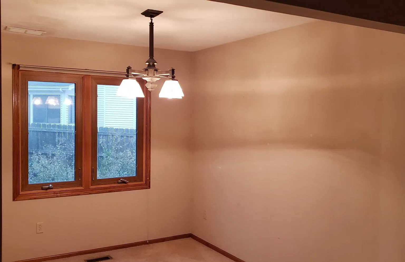 4 bed, 2440 sqft, $2,299 — Photo 2