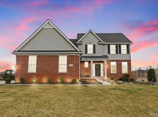 334 Daubony Dr, Brighton, MI 48114