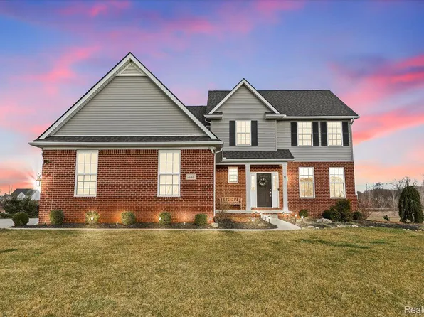 334 Daubony Dr, Brighton, MI 48114