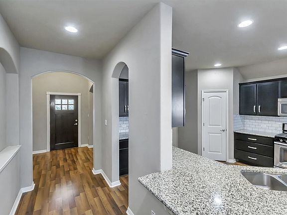 4th image of 8045 Bassano Dr