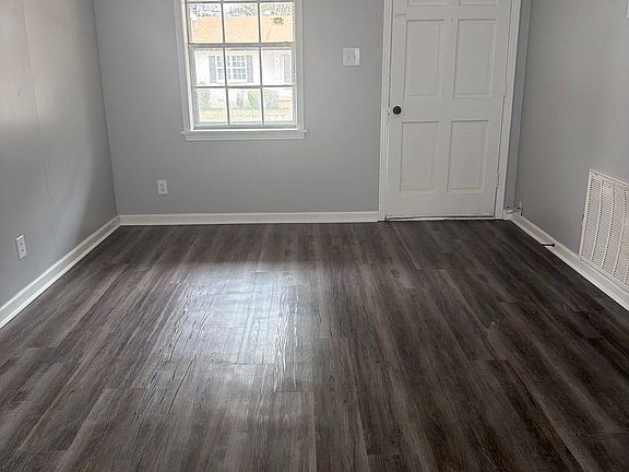4th image of 1029 Hungerford St