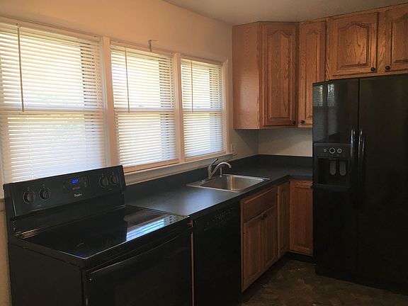 5th image of 205 Coronet Dr
