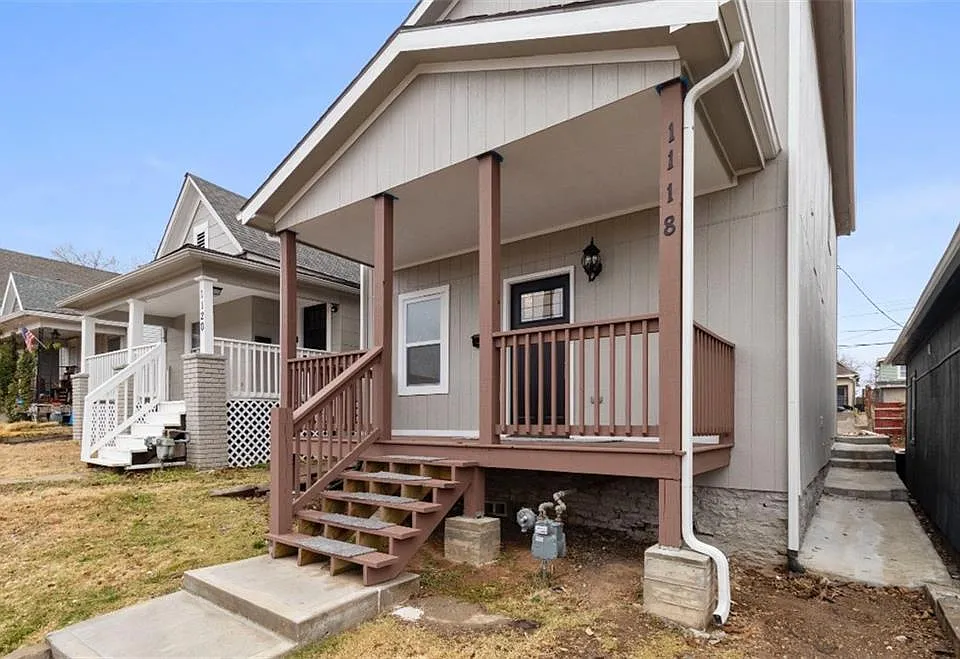 1118 Splitlog Ave