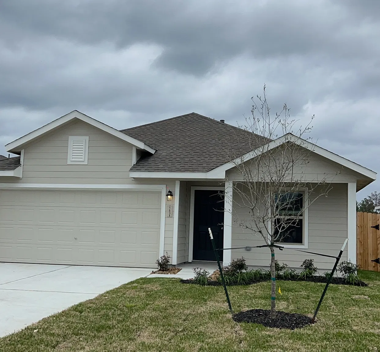 4 bed, 1667 sqft, $2,100 — Photo 1