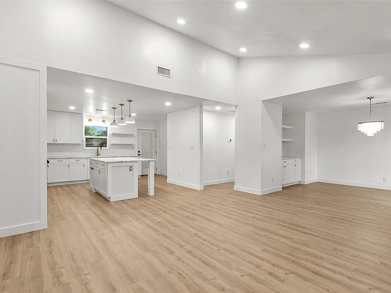 409 Avenue R — Photo 10
