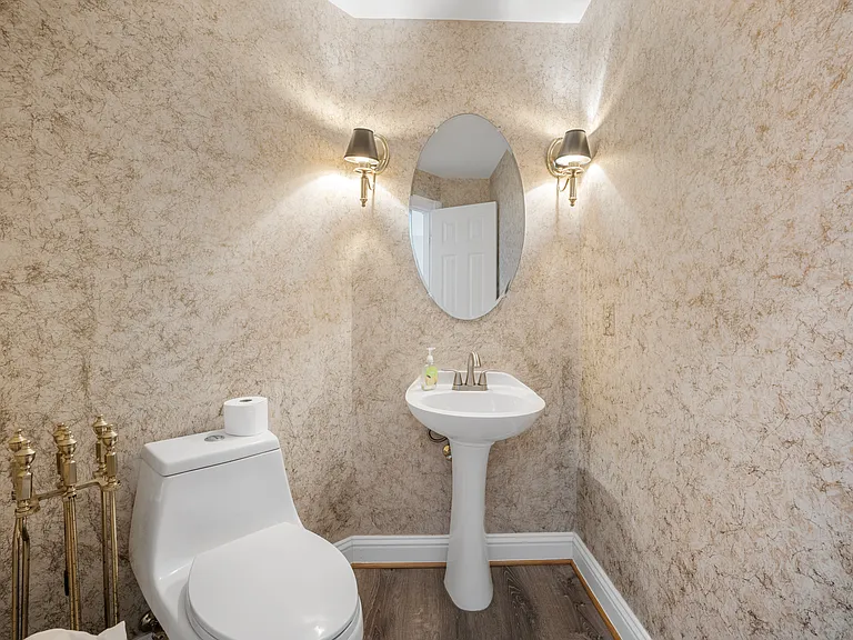 10186 Castlewood Ln — Photo 13