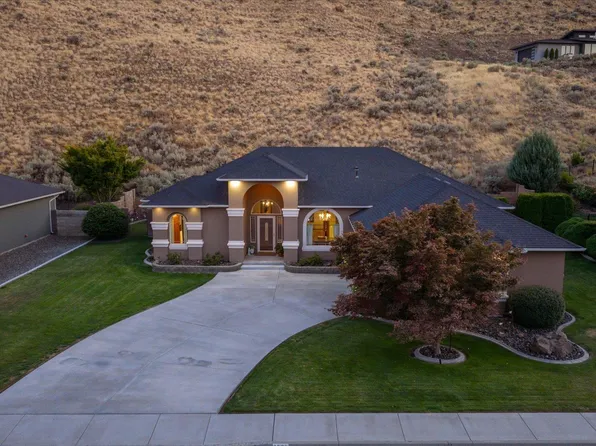 1031 Meadow Hills Dr, Richland, WA 99352
