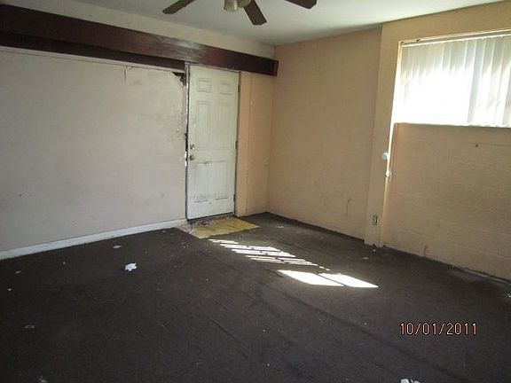 2nd image of 825 W 54th St