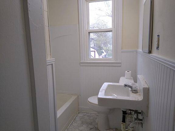 5th image of 1804 Rogers St