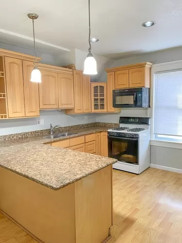 Kitchen with granite counters - 829 Kentucky St