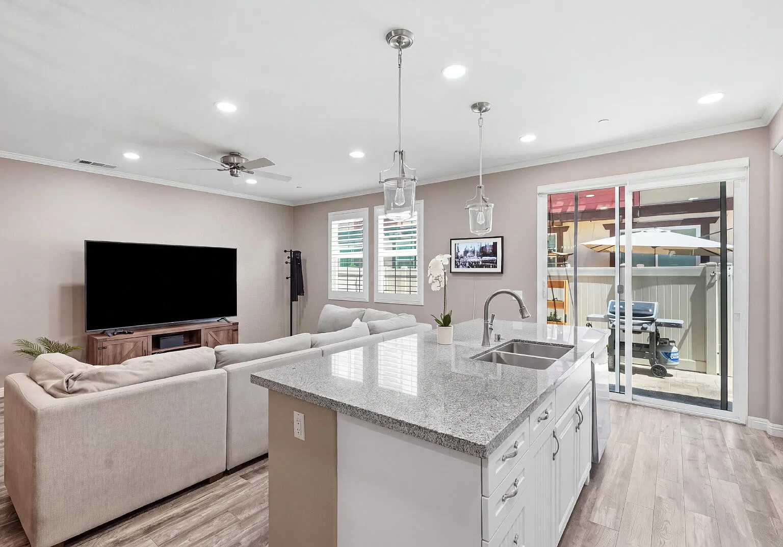 3 bed, 2.5 bath, 1690 sqft, $3,750 — Photo 3