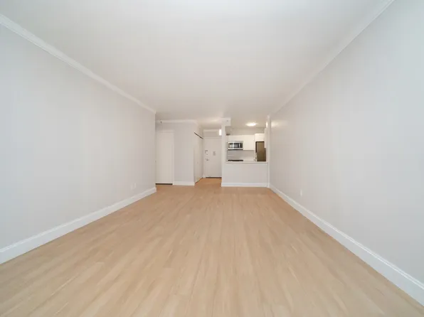 140 Riverside Boulevard image 4 of 26