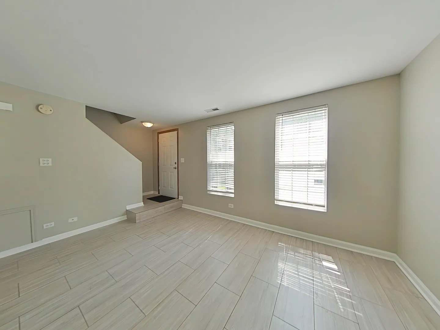 2 bed, 1.5 bath, 912 sqft, $2,200 — Photo 2