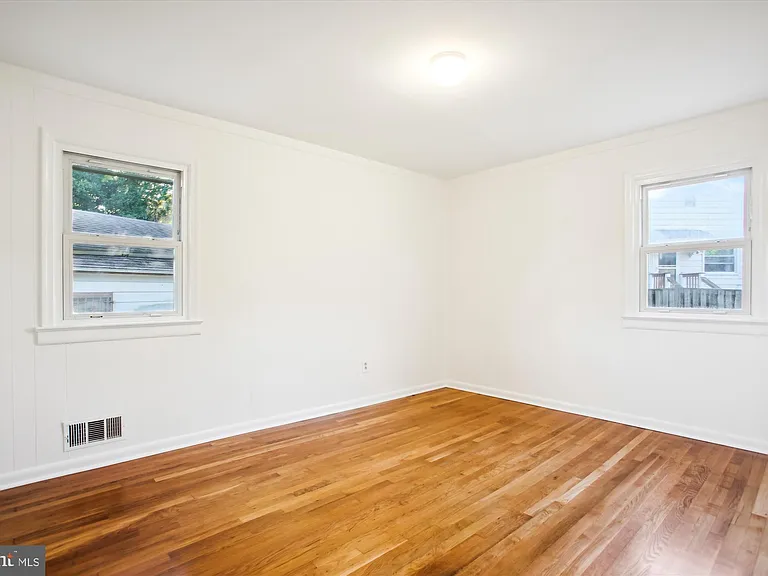 2405 Phillips Dr — Photo 25