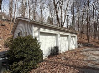 955 Peekskill Hollow Rd, Putnam Valley, NY 10579