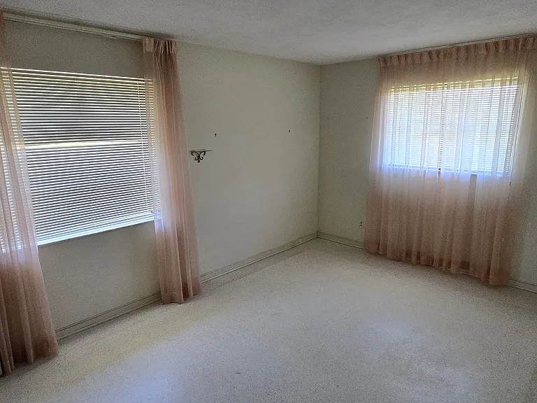 546 Flamevine Ln — Photo 9