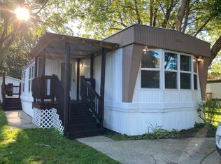 395 Maple Ln, Oakland, MI 48363