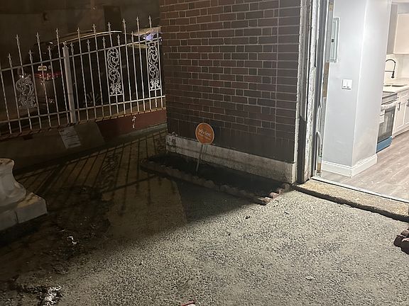 2nd image of 4766 Carpenter Ave #1