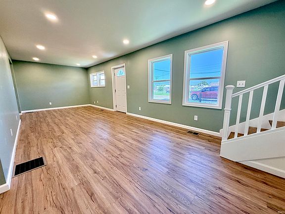 3rd image of 1207 E Eichel Ave
