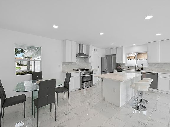 4th image of 316 S Shields Dr