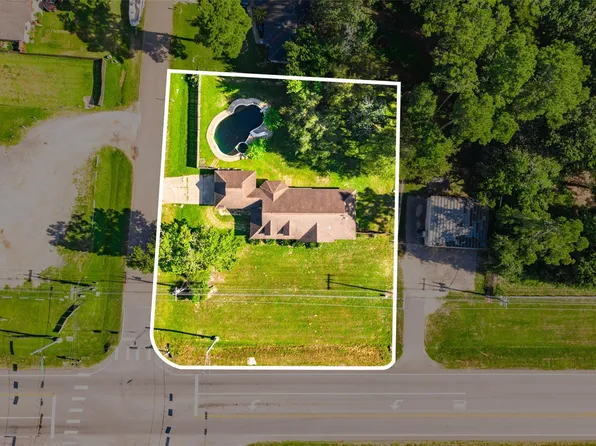 8874 Spring Woods Dr, Montgomery, TX 77316