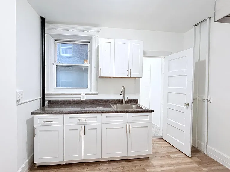 70 Tonnelle Ave #12E — Photo 2