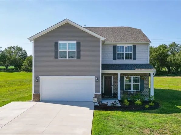 130 Altavista Dr, Clemmons, NC 27012
