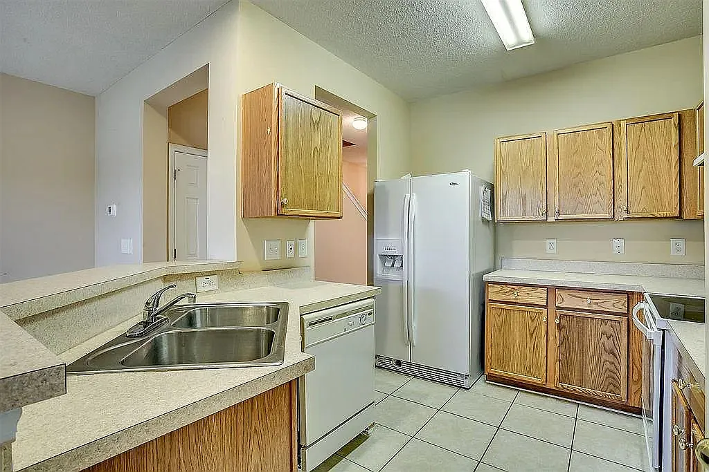 3 bed, 1750 sqft, $1,800 — Photo 4