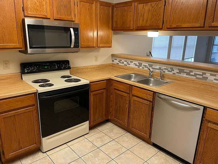 212 Sailmaster St #A — Photo 4
