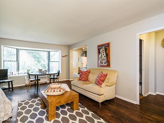 2nd image of 690 Park Ave W