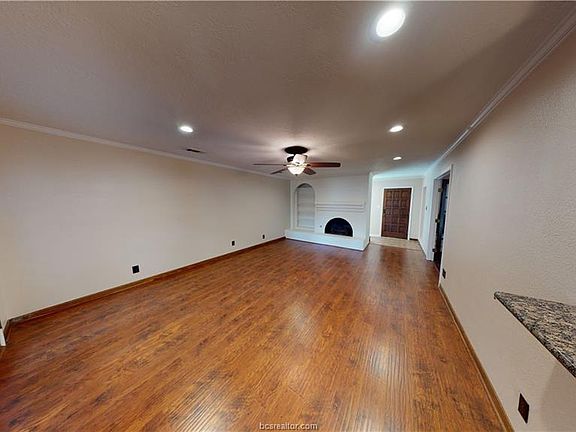 4th image of 1815 Leona Dr