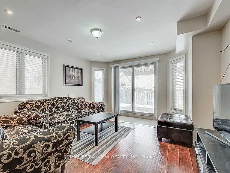 67 Woodbury Cres S — Photo 3