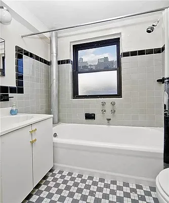 Rented by Bank Neary | media 9