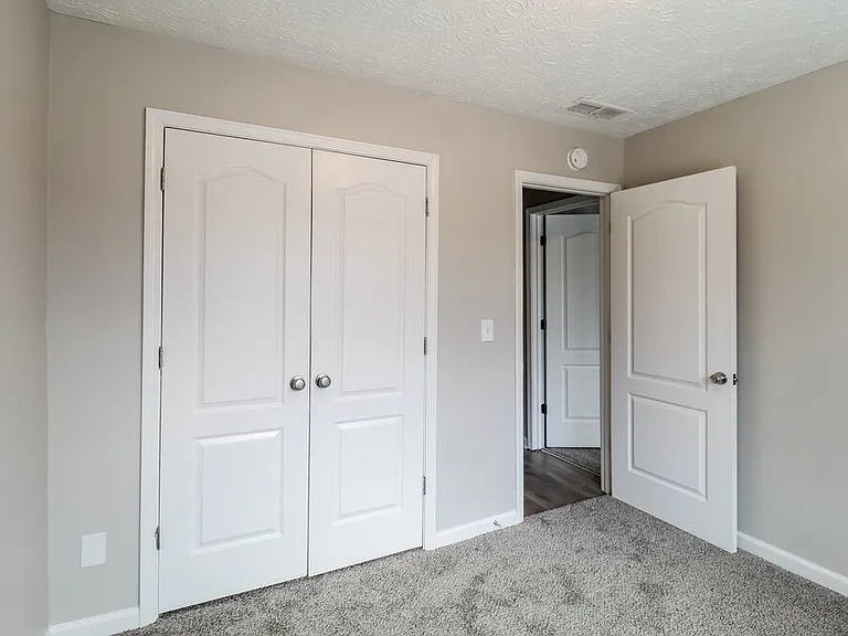 105 Cypress Dr — Photo 16