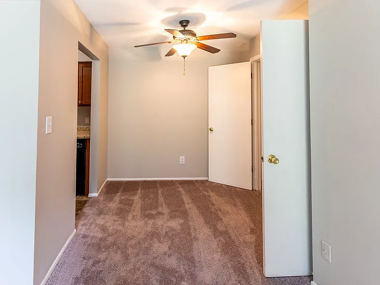 Crestview at Louisville Apartments — Photo 17