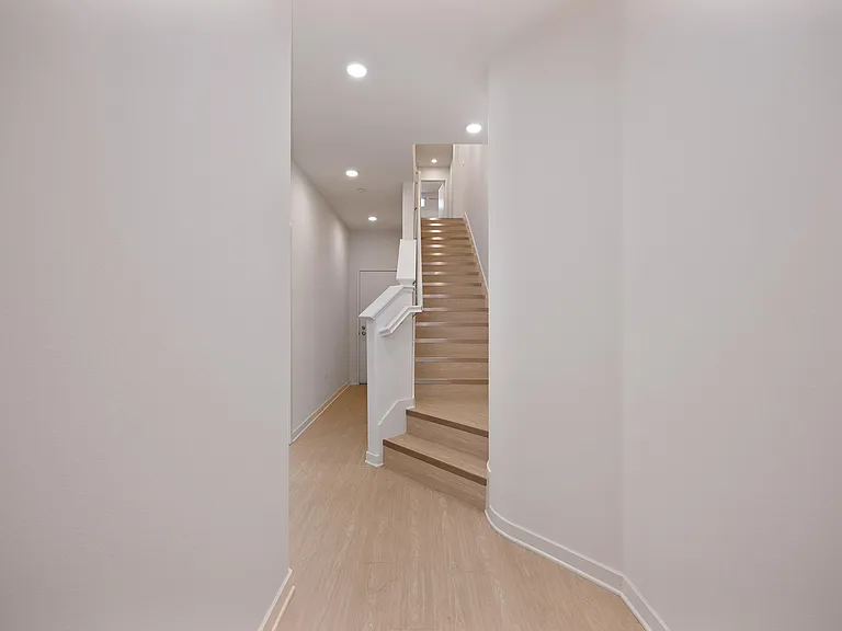 River Gate Townhomes — Photo 5