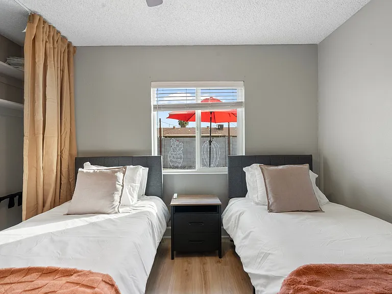 825 W Hermosa Dr — Photo 3