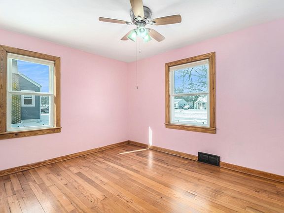 2nd image of 1105 W Highland Blvd