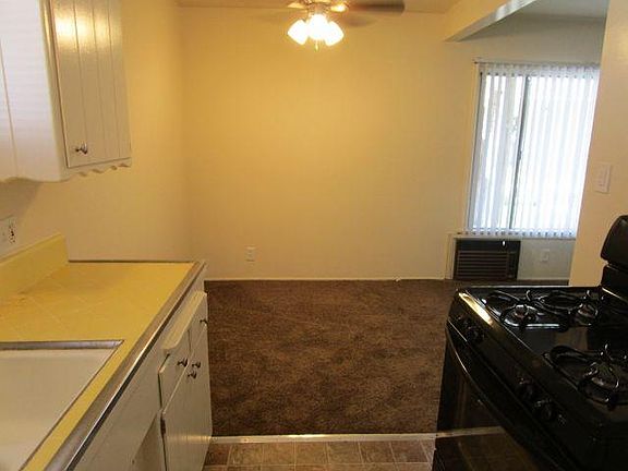 3rd image of 2729 W Victory Blvd APT C