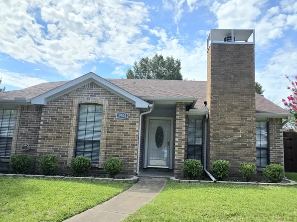 1906 Village Creek Dr, Garland, TX 75040