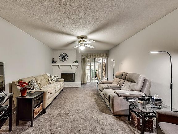 3rd image of 2918 Bonanza Ln