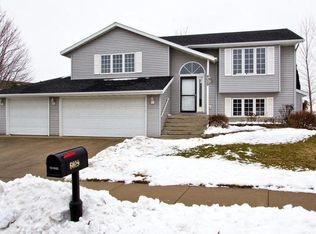 6029 Hillsboro Dr NW, Rochester, MN 55901