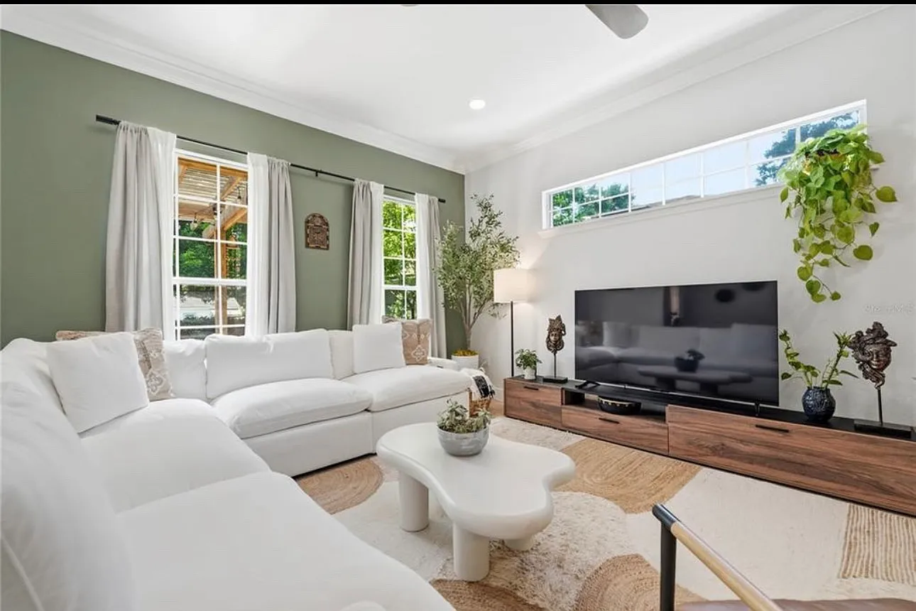 3 bed, 2.5 bath, 1671 sqft, $3,000 — Photo 2