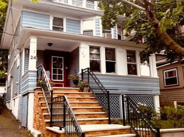 24 Crescent Ave, Staten Island, NY 10301