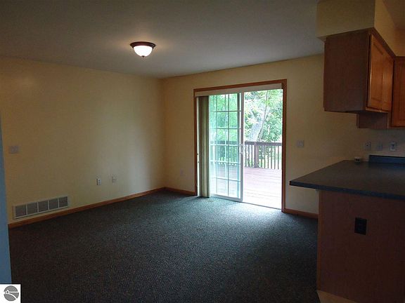 4th image of 214 Fairbanks St