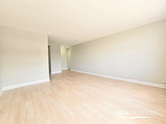 4th image of 445 W Wellington Ave #A5b7d16d9