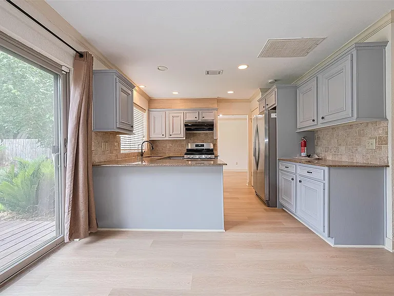 3614 Bee Bayou Ln — Photo 11