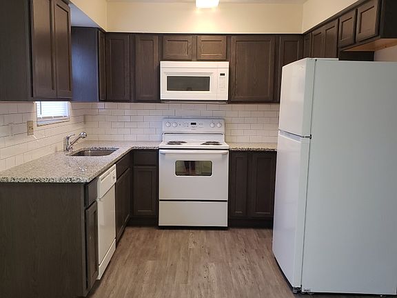 5th image of 210 Foxfire Dr APT A